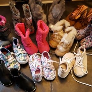 Variety of Winter boots (BUNDLE/ 7.00 a pair)